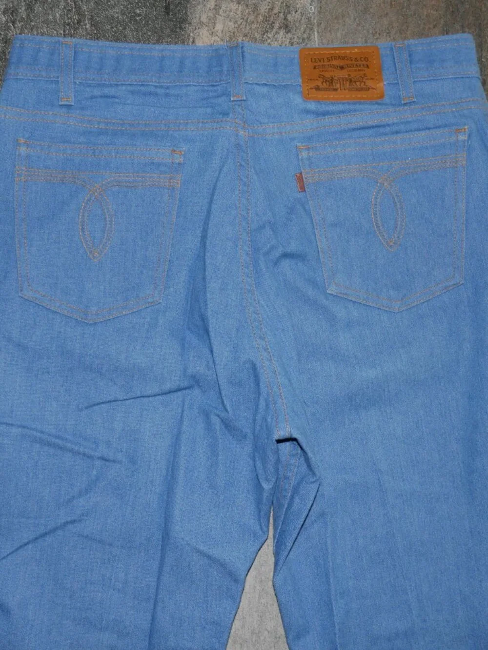 Vintage Levi's Action Jeans Men 33x29 Light Wash Blue Denim Made in USA Vtg 90s